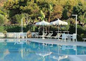 Blu Tropical Resort 4
