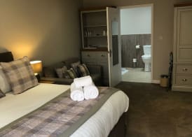 De Courceys Manor Suites & Cottages 4
