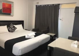 Surf Beach Motel Newcastle 4