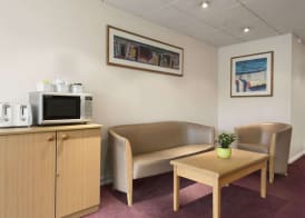 Days Inn by Wyndham Michaelwood M5 3