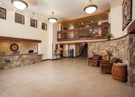 Red Feather Lodge/Hotel 4