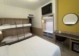 Hotel Holidays 4