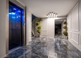 The Queen Hotel 2