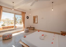 Salt & Coral Hotel and Restaurant 4