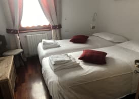 Alpen Hotel Chalet 5