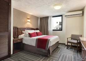 Ramada Plaza by Wyndham Leon 5