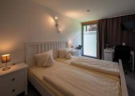 Hotel Vicinity 4
