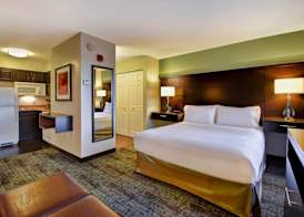 Staybridge Suites MADISON-EAST by IHG 5