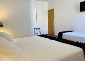Super Balmes Guest House 2