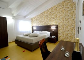 X Hotel 4