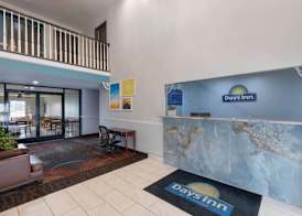 Days Inn by Wyndham Lincoln 2