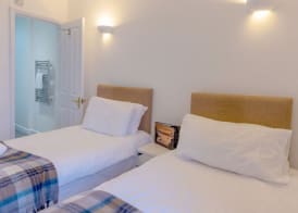 Cadgwith Cove Inn 3