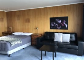 Kaka Point Motels 3