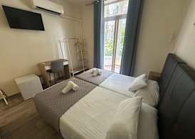Hostal Balmes Centro 5