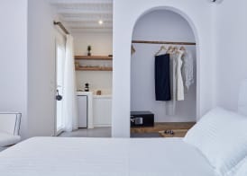 Mykonos Waves Beach House & Suites 4