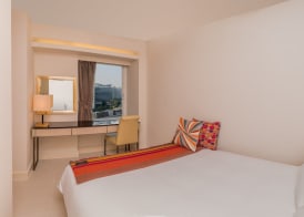 Kowloon Harbourfront Hotel 5