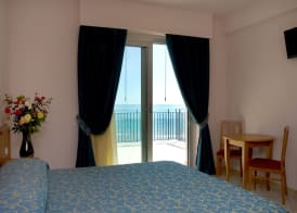 Roses Hotel 3