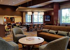 Fairfield Inn & Suites by Marriott Springfield Holyoke 4