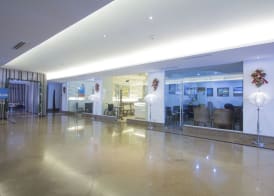 Crown Regency Suites Mactan 4