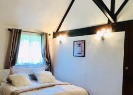 Oldlands Farmhouse Gatwick 4