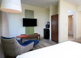 Holiday Inn Express & Suites RALEIGH DURHAM AIRPORT AT RTP by IHG 3