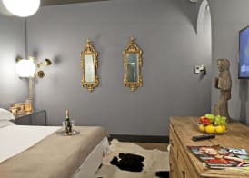 Porcellino Gallery Art Boutique BB 4
