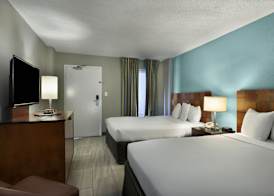 Crown Reef Beach Resort and Waterpark 4