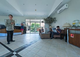 Court Meridian Hotel & Suites 4