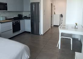 E1 18th Floor Studios, Sea & Beach Views 5