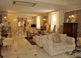 Hotel Jolanda 5