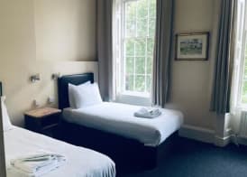 Parade Hotel Bath 5
