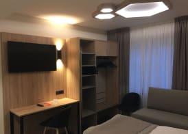 Tourist Hotel 2