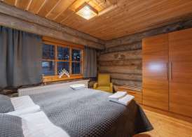 Kuukkeli Log Houses Aurora Resort 5