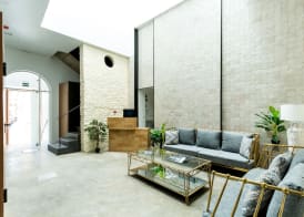 La Puerta de Palacio - Adults Only 2