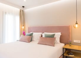 V Luxury Suites 5