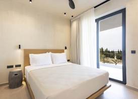 Pnoes Luxury Suites 3