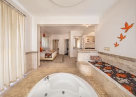 Golden Life Heights Deluxe Suite Hotel - Adults Only 5