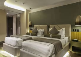 The Delborough Lagos 4