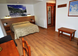 Hotel Petit Lacreu 4