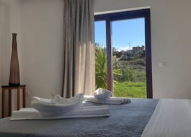 Odos Oneiron Tavronitis Bay 3