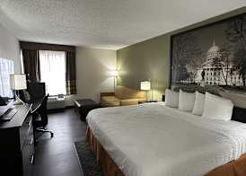 Super 8 by Wyndham Madison South 5