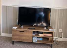 2 Bed Flat - Sleeps 3 - Parking - Wifi 5