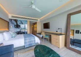 Renaissance Cancun Resort & Marina 5