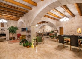Hera Cave Suites 3