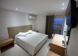 Thomas Beach Hotel 5