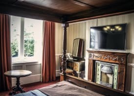 Brook Hall Hotel 4