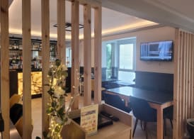 The Gatwick White House Hotel 4