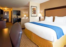 Holiday Inn Express & Suites MADISON-VERONA by IHG 3