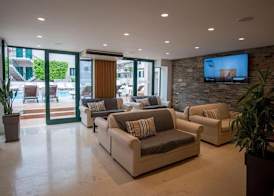 Elmi Beach Hotel & Suites 5