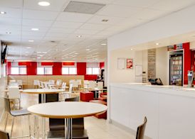 Travelodge Cardiff Central Queen Street 2